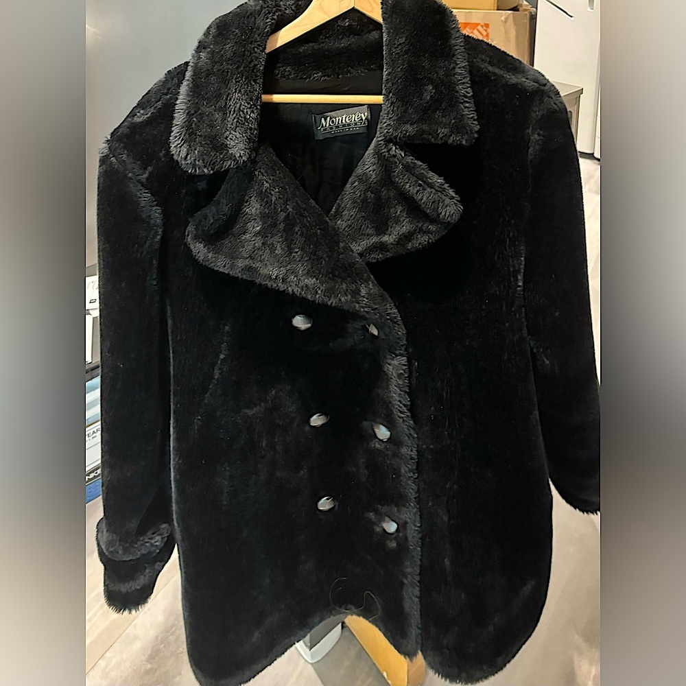 MONTERY FASHIONS Vintage Faux Fur Coat